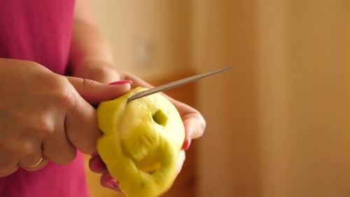 93 1. Peel the apple with a knife and cut into cubes.