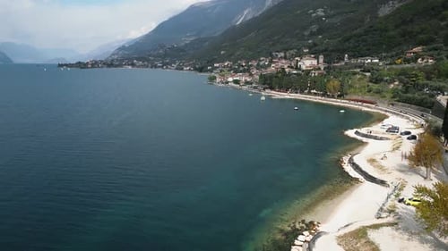 This Striking Aerial Shot of Lake Garda Showcases the Italian Lake's Stunning Features The