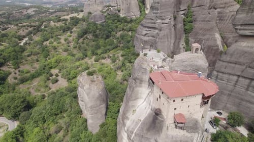 Vue aérienne du monastère Saint-Nicolas d'Anapafsas, Météores, Thessalie, Grèce