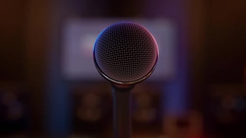 Dynamic microphone for live music performance in smoky jazz club