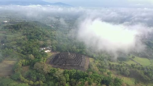Fotos aéreas do Templo Borobudur em Java Central, Indonésia,