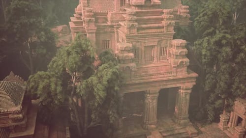 Ancien temple entouré d'arbres