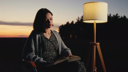 Mujer joven ávida lectora