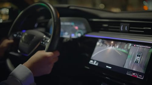 Descubra a tecnologia avançada de veículos com uma tela de câmera de visão noturna para maior segurança