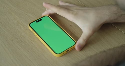 Smartphone Green Screen – Mobile Mockup on Table