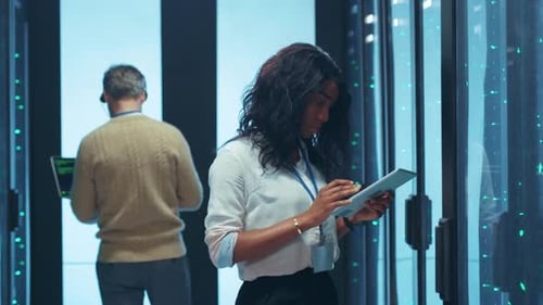 Data Center Professionals Are Collaborating Effectively with Technology for Success