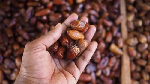 Fresh Dates Featured in Local Market Stall