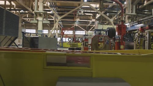 Équipement de production de pneus et convoyeur en atelier