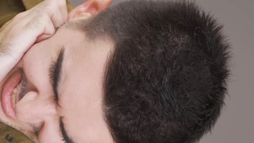 Vertikales Video von Zahnschmerzen und Karies.