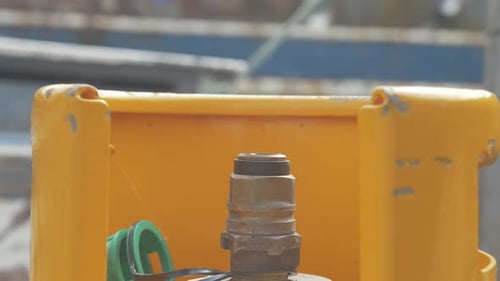 Attaching Hose to Propane Gas Tank