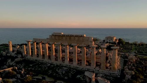 Temple de Sélinonte, Sicile, Italie, vue aérienne Drone des temples gréco-romains au coucher du soleil