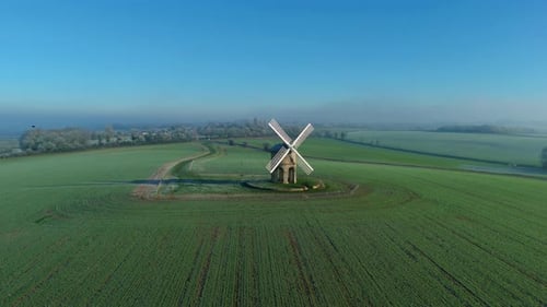Vista aérea del molino de viento de Chesterton, Reino Unido.