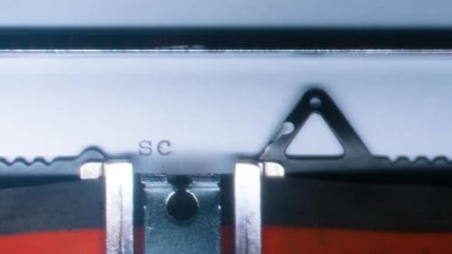 Escrevendo cartas com cenário de máquina de escrever vintage retrô laranja