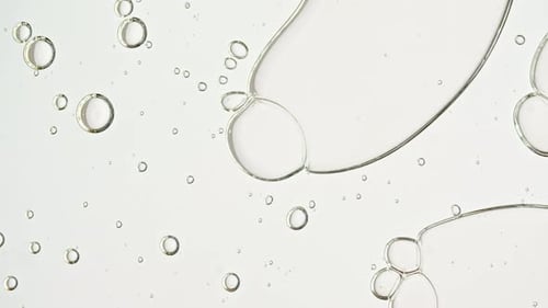 Gel cosmétique transparent avec huile à bulles moléculaires