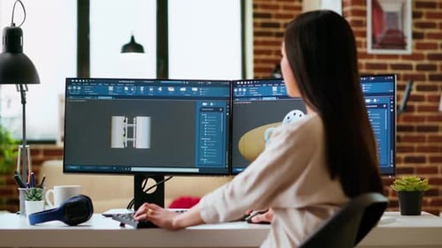 Un ingénieur expert développe des prototypes industriels à l'aide d'un logiciel de modélisation 3D