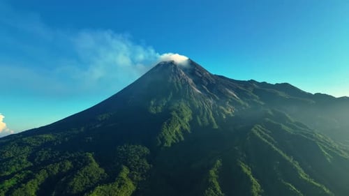 Vista aérea del monte Merapi en Indonesia.