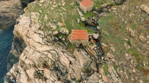 Un magnifique panorama des vagues bleues à Malpica, en Espagne - Vue aérienne