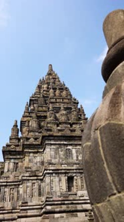 Vue verticale époustouflante du temple de Prambanan à Yogyakarta, Indonésie