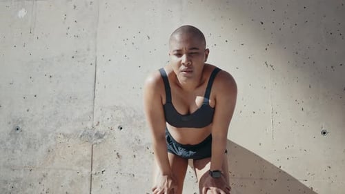 shaved woman making sport outdoor