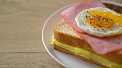Breakfast Sandwich with Ham, Egg, and Cheese