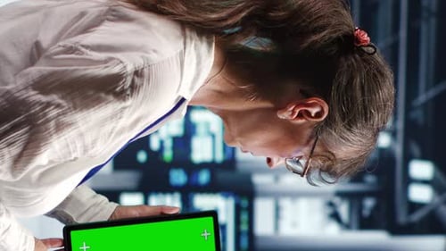 Fixação de servidores de tablet de maquete vertical