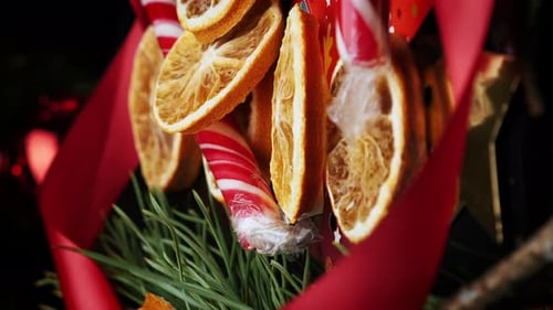 Weihnachtsgeschenk mit Kerzenlichtern