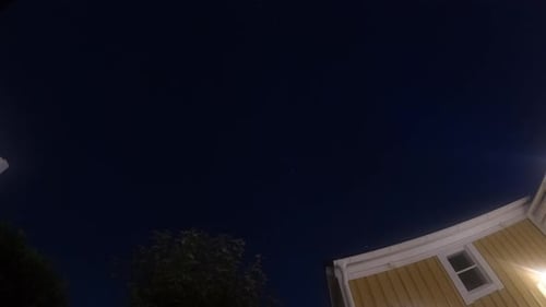 Zeitraffer eines Sternenhimmels in der Nacht