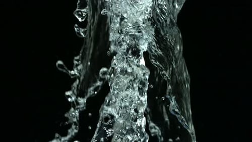 Wasserspritzer auf schwarzem Hintergrund,