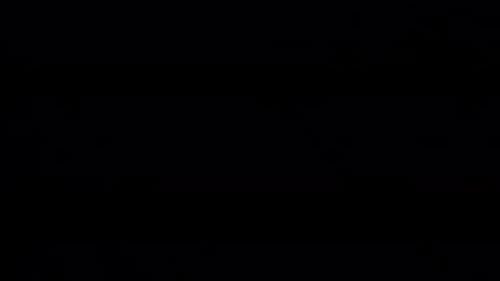 Animation de transition simple Les formes modernes violettes, bleues et roses passent dans le sens horizontal sur