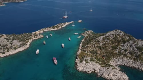 Coastal Splendor Boats in Crystalclear Bay Beauty of Bay with Shimmering Turquoise Waters Natural