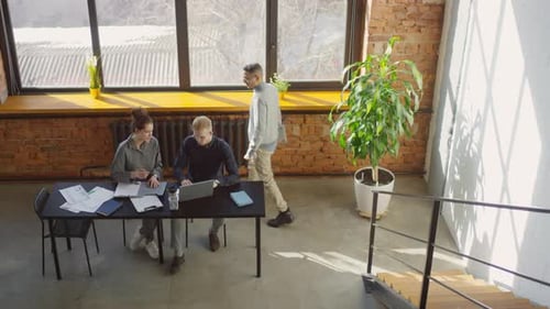 Coworking In Spacious Loft