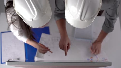 Ingenieure, die an dem Projekt arbeiten, Zeitraffer.