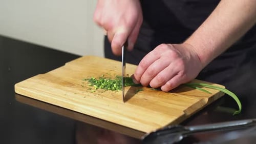 The Cook Cuts the Onion