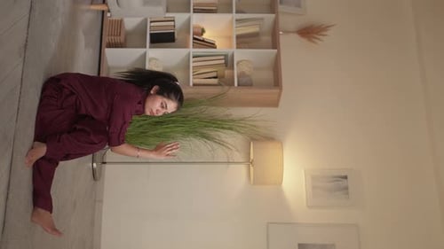 Entraînement à la maison Exercice de yoga Femme Spinal Twist