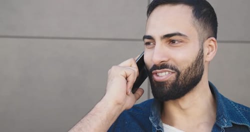 Mann mit Smartphone