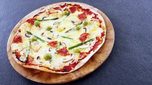 Baked pizza with vegetable toppings