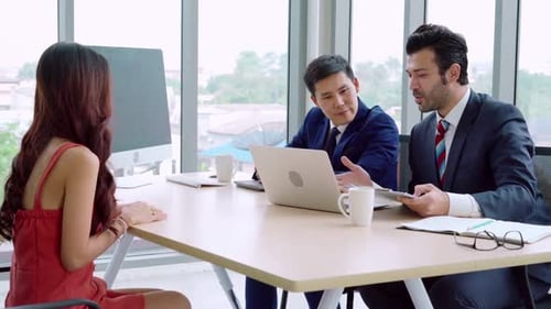 Solicitante de empleo en entrevista de trabajo: reunión con el gerente
