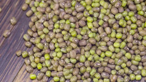 El fondo de Mung Beans gira