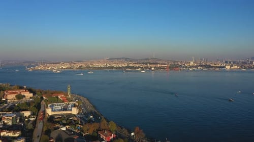 Damm von Istanbul am Bosporus