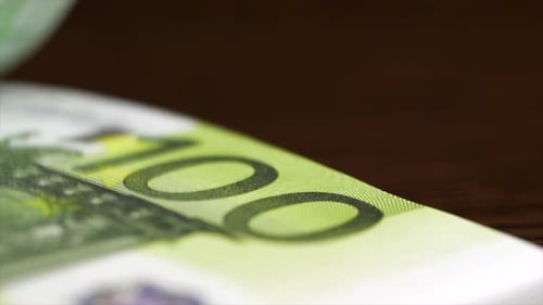Papiergeld zählen einhundert Euro