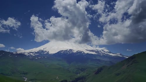 Mount Elbrus und Wolken Kaukasus