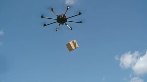 Drohne Landung mit Paket