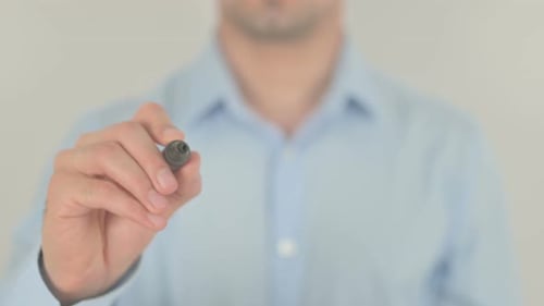 Jetzt geöffnet, auf transparentem Bildschirm schreiben
