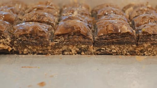 Baklava turc au cacao et aux pignons de pin moulus