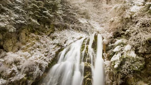 Wasserfall im Winter