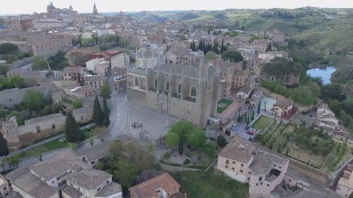 Luftbild des Klosters San Juan de los Reyes und Ansichten von Toledo, Spanien