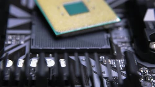 Puce
d'ordinateur CPU. Processeur sur prise sur la carte mère. Technologies, électronique nanomètres