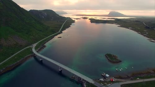 Estrada panorâmica em Lofoten, vista aérea