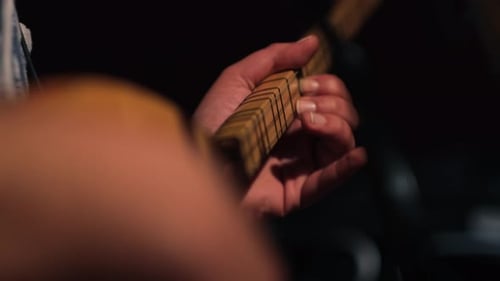 Playing Turkish Saz, Balama