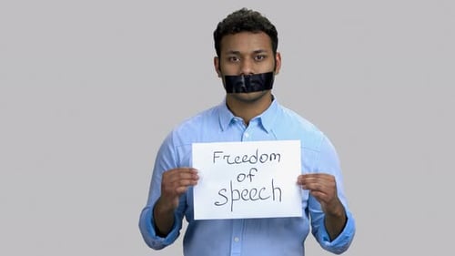 Ativista de manifestação pela liberdade de expressão